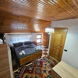 Pensionat Castle - Inside,voga Guesthause